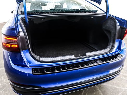 Used 2024 Volkswagen Jetta Sport image 22