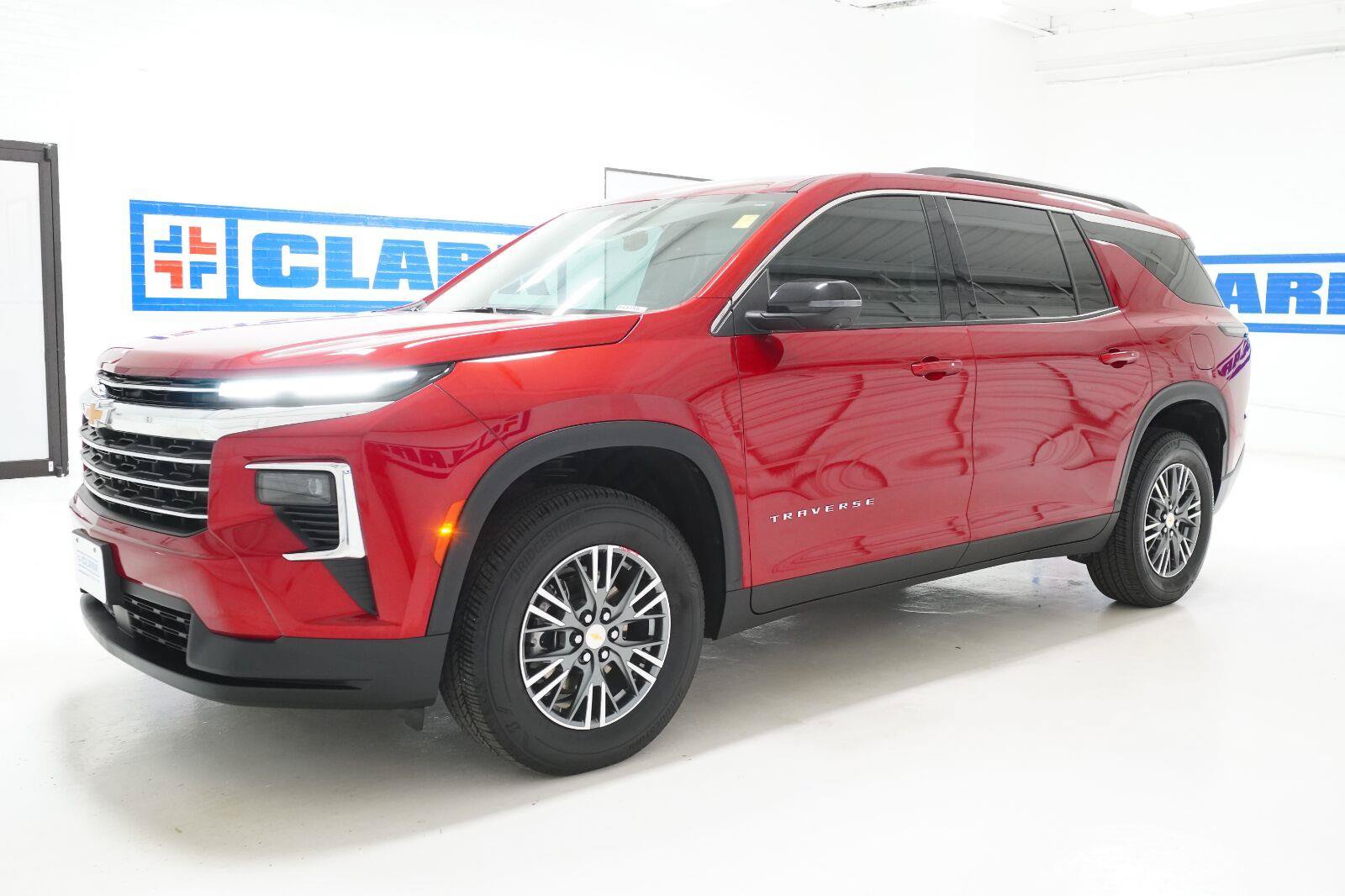 Used 2025 Chevrolet Traverse LT w/ Driver Confidence Package FWD image 30