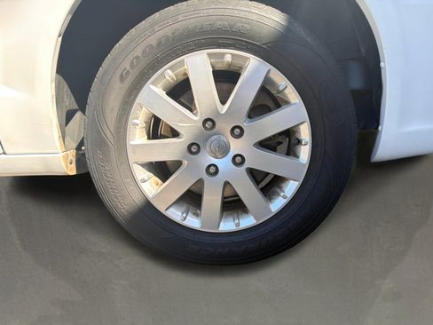 Used 2015 Chrysler Town & Country Touring FWD image 9