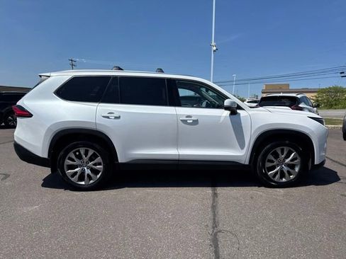 Used 2024 Toyota Grand Highlander AWD image 4