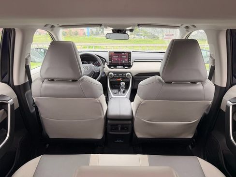 Used 2022 Toyota RAV4 XLE Premium AWD/4WD image 32