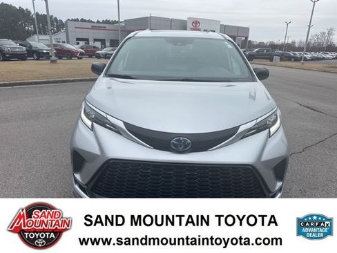 Used 2023 Toyota Sienna XSE image 8