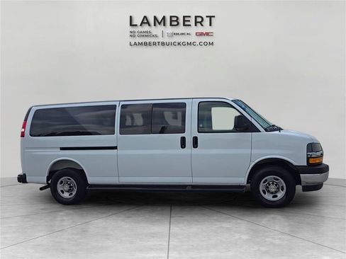 Used 2025 Chevrolet Express 3500 LT w/ LT Preferred Equipment Group RWD image 6