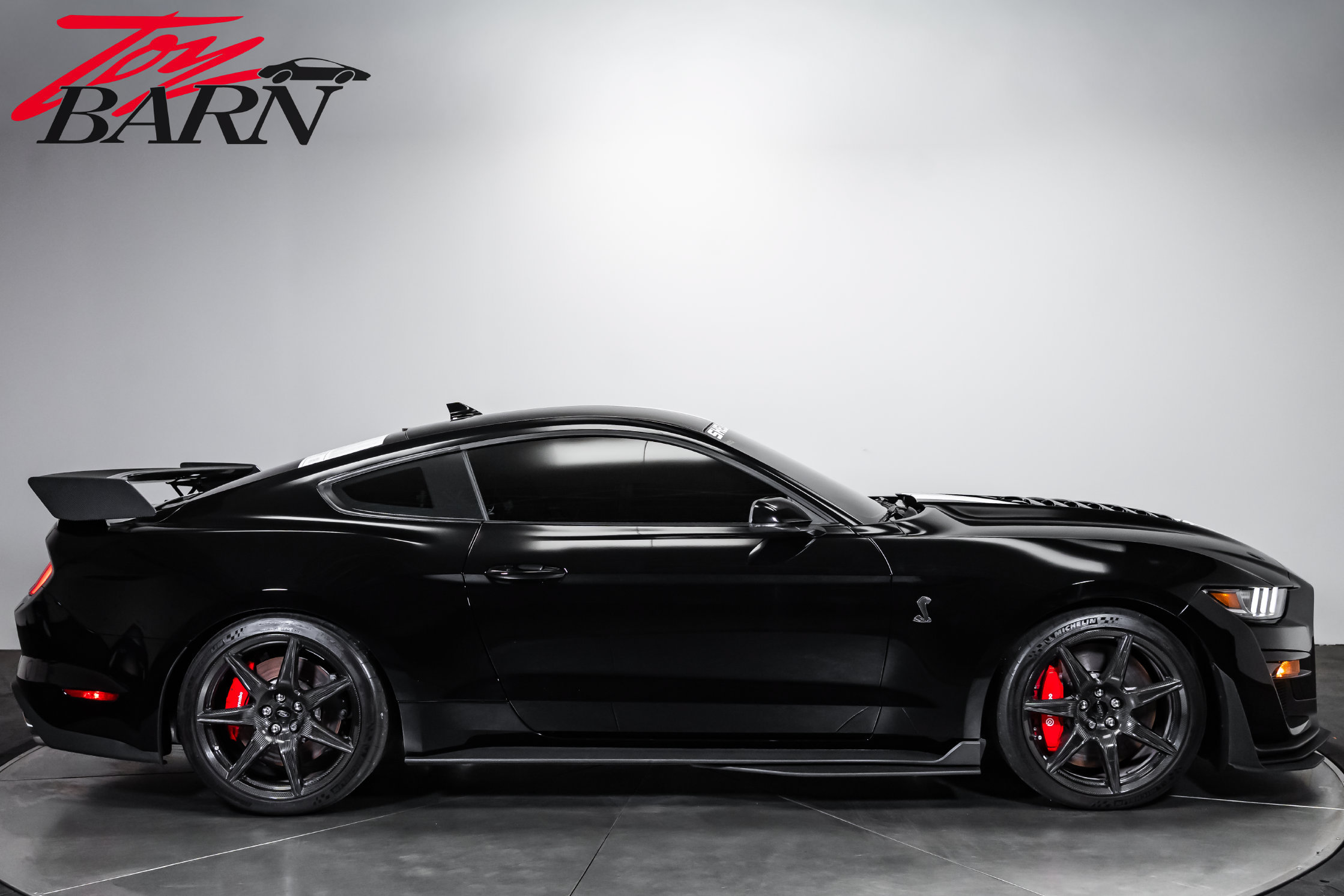 Used 2021 Ford Mustang Shelby GT500 w/ Carbon Fiber Track Pack RWD image 6
