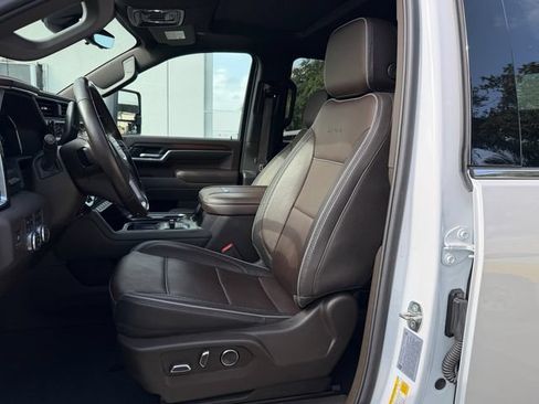 Used 2025 GMC Sierra 2500 Denali w/ Denali Reserve Package AWD/4WD image 12