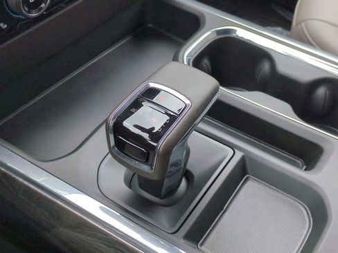Used 2025 Chevrolet Silverado 1500 LTZ AWD/4WD image 20