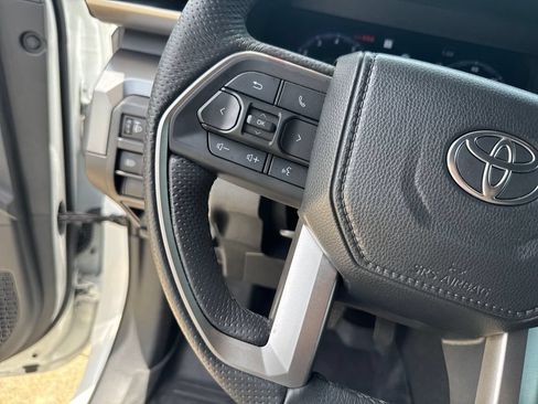 Certified 2024 Toyota Tacoma TRD Off-Road AWD/4WD image 19