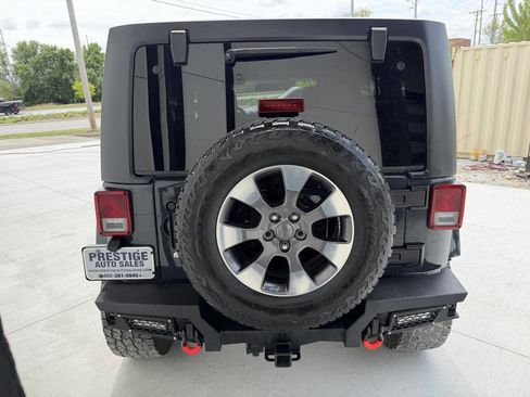 Used 2018 Jeep Wrangler Unlimited Sahara AWD/4WD image 5