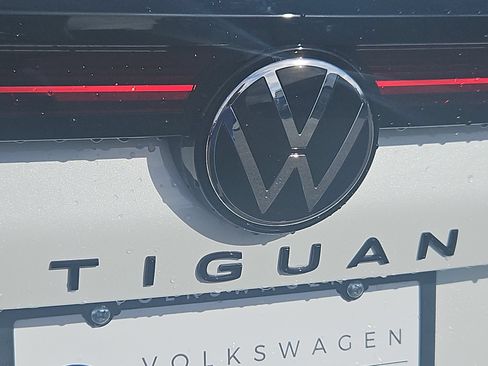 New 2026 Volkswagen Tiguan SE R-Line AWD/4WD image 27