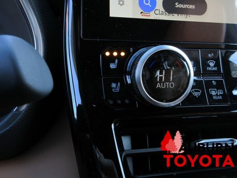 New 2026 Toyota Highlander Platinum image 16