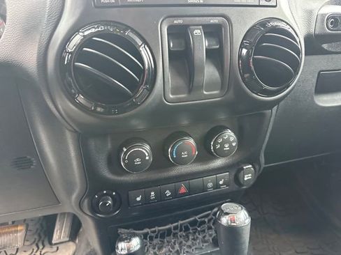 Used 2016 Jeep Wrangler Sahara image 16