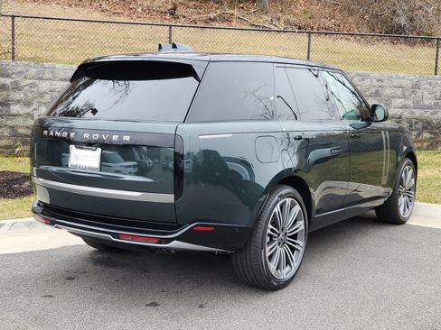 New 2025 Land Rover Range Rover SE image 2