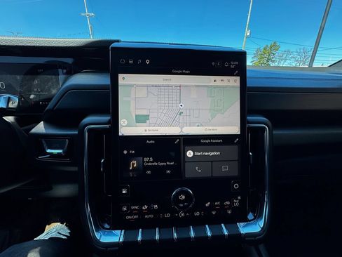 Used 2025 GMC Yukon Denali w/ Sun & Power Step Package AWD/4WD image 19