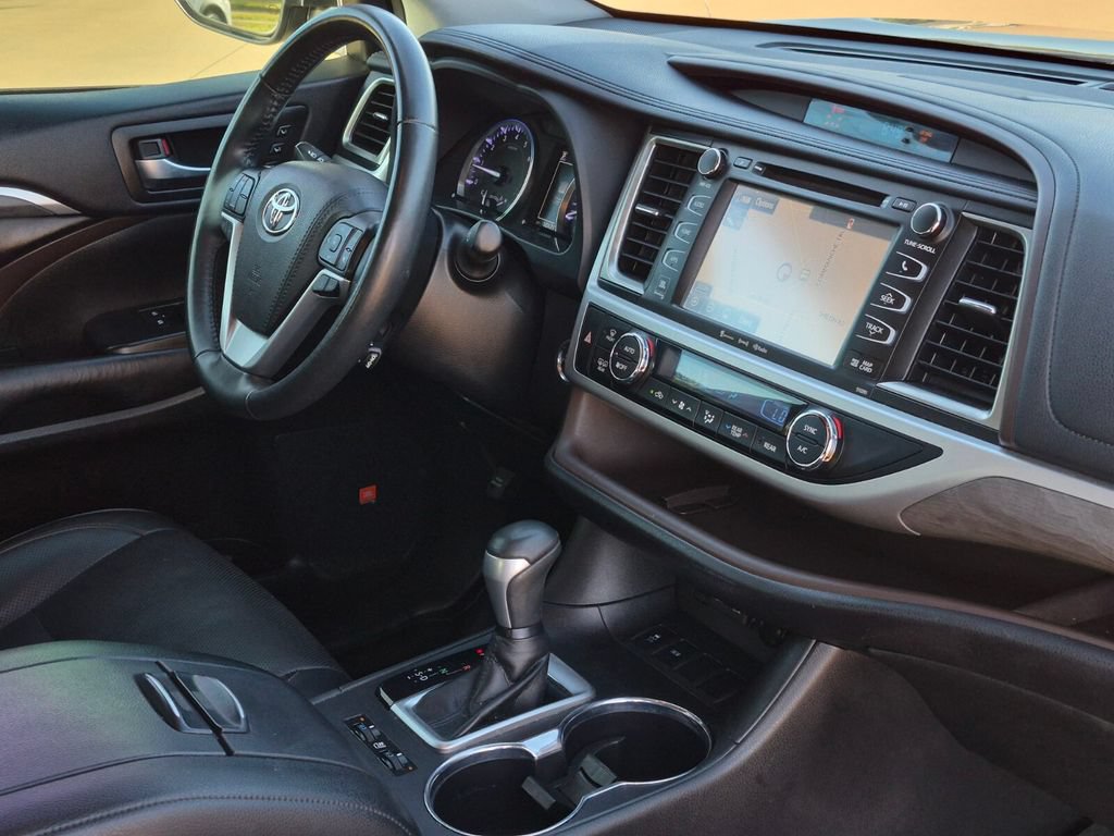 Used 2019 Toyota Highlander Limited FWD image 37