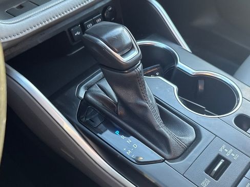 Used 2021 Toyota Highlander XLE image 30