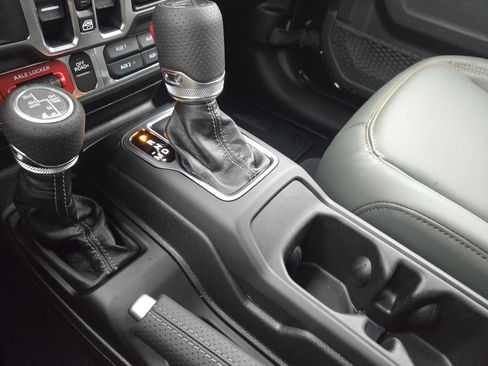 New 2026 Jeep Gladiator Mojave AWD/4WD image 17