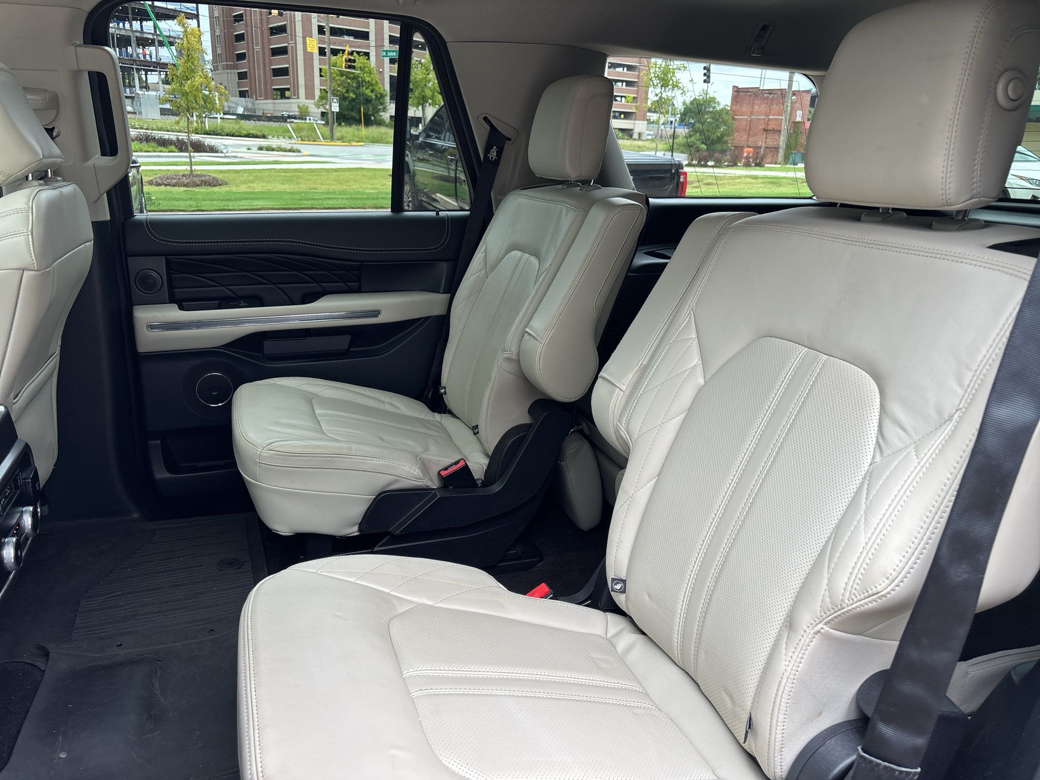 Used 2020 Ford Expedition Platinum AWD/4WD image 13
