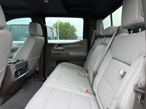 Used 2025 Chevrolet Silverado 1500 LTZ w/ LTZ Premium Package AWD/4WD image 6