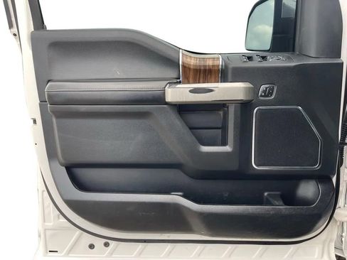 Used 2019 Ford F150 Lariat w/ Equipment Group 502A Luxury AWD/4WD image 12