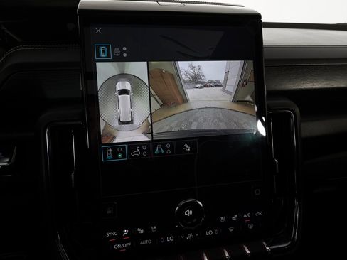 Used 2025 GMC Yukon XL AT4 Ultimate image 29