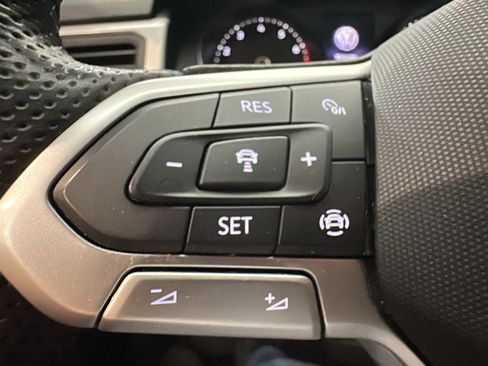 Used 2020 Volkswagen Atlas Cross Sport SE w/ Panoramic Sunroof Package image 20