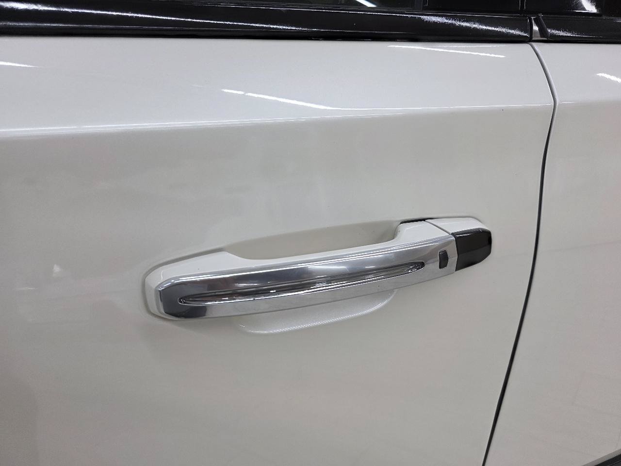 Used 2015 Cadillac Escalade Platinum AWD/4WD image 11