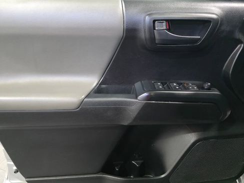 Used 2022 Toyota Tacoma SR AWD/4WD image 10