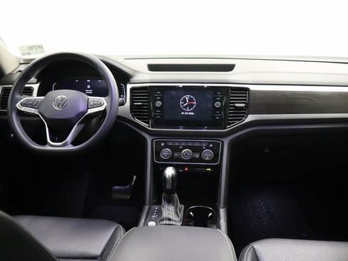 Used 2023 Volkswagen Atlas SE w/ Panoramic Sunroof Package FWD image 12