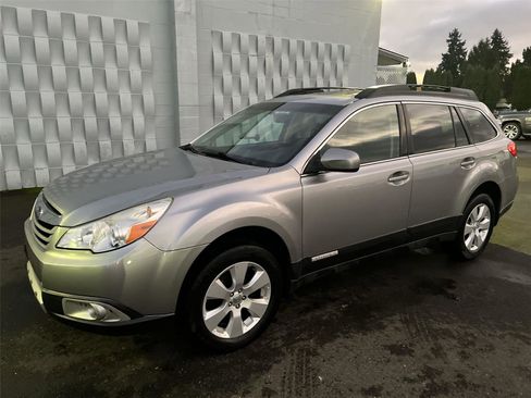 Used 2011 Subaru Outback 2.5i Limited image 2