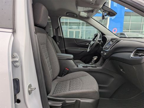 Used 2022 Chevrolet Equinox LT image 38