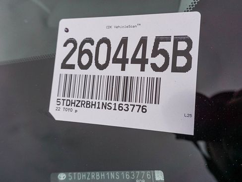 Used 2022 Toyota Highlander XLE image 27