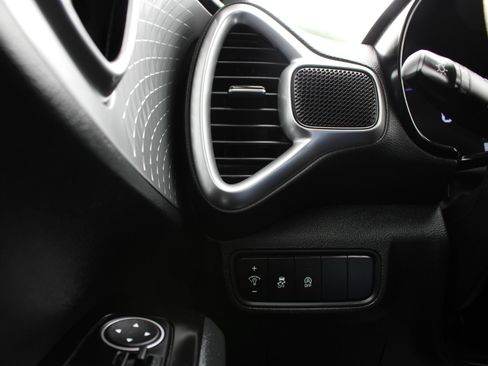 Used 2025 Kia Soul LX FWD image 24
