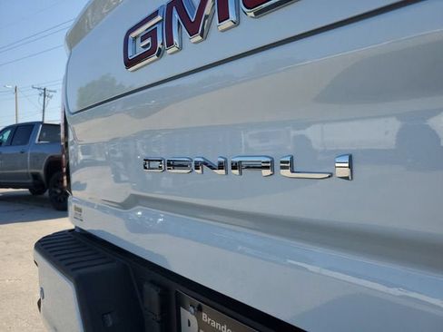 New 2026 GMC Sierra 2500 Denali w/ Denali Reserve Package AWD/4WD image 9