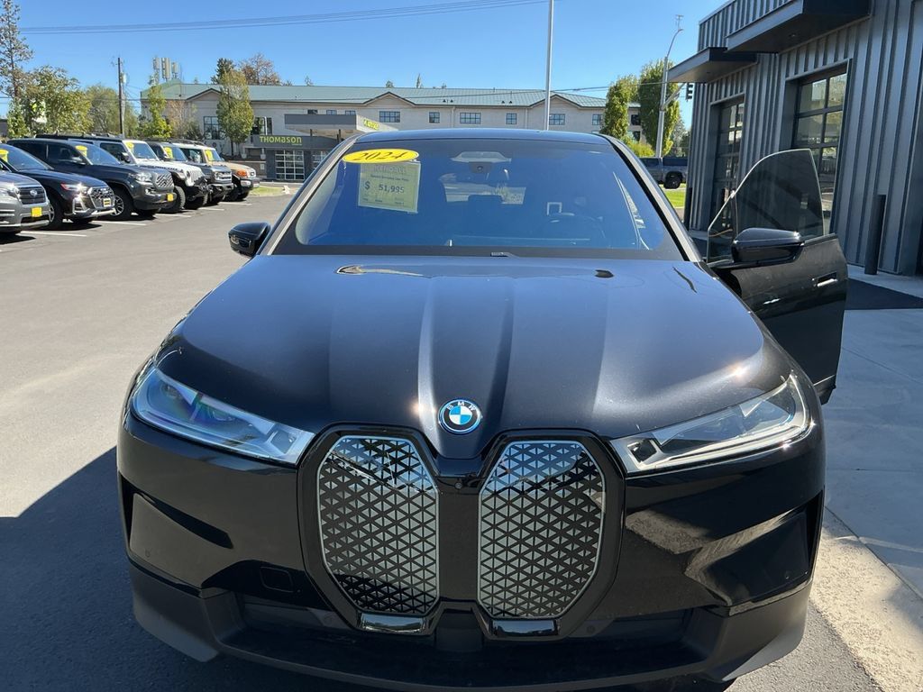 Used 2024 BMW iX xDrive50 w/ Premium Package AWD/4WD image 24