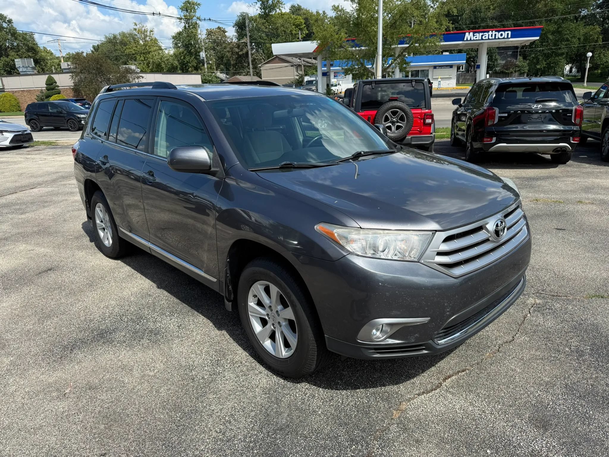 Used 2012 Toyota Highlander 4WD w/ Tech Pkg image 2