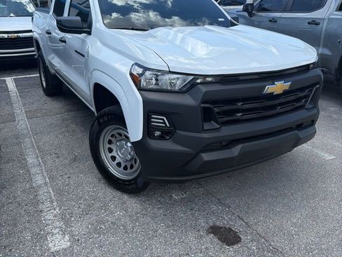 Used 2025 Chevrolet Colorado W/T RWD image 1
