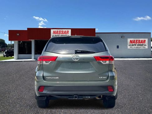 Used 2017 Toyota Highlander Plus AWD/4WD image 5