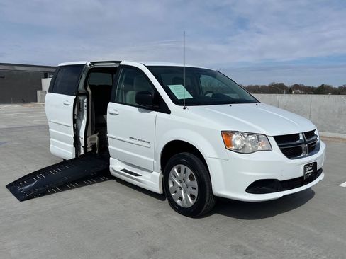 Used 2014 Dodge Grand Caravan SE w/ Quick Order Package 29E SE FWD image 4