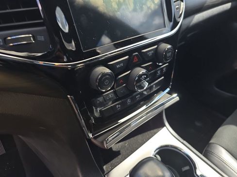 Used 2019 Jeep Grand Cherokee Altitude image 25