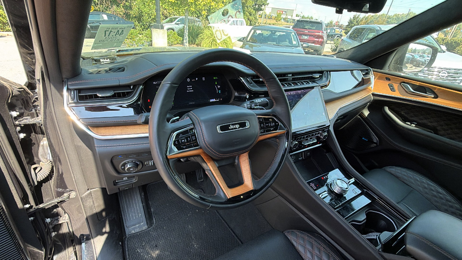 Used 2024 Jeep Grand Cherokee Summit AWD/4WD image 25