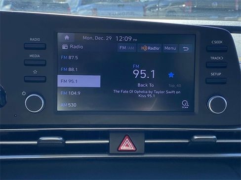 Certified 2023 Hyundai Elantra SE image 23