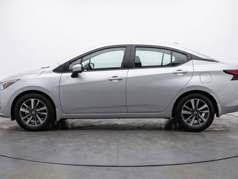 Used 2025 Nissan Versa SV image 5
