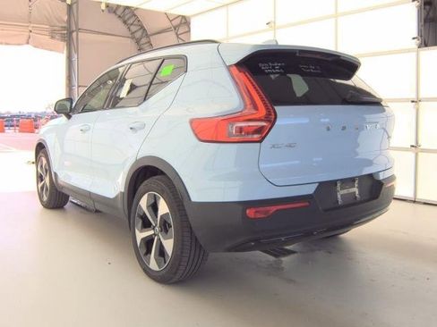 Certified 2025 Volvo XC40 B5 Plus image 3