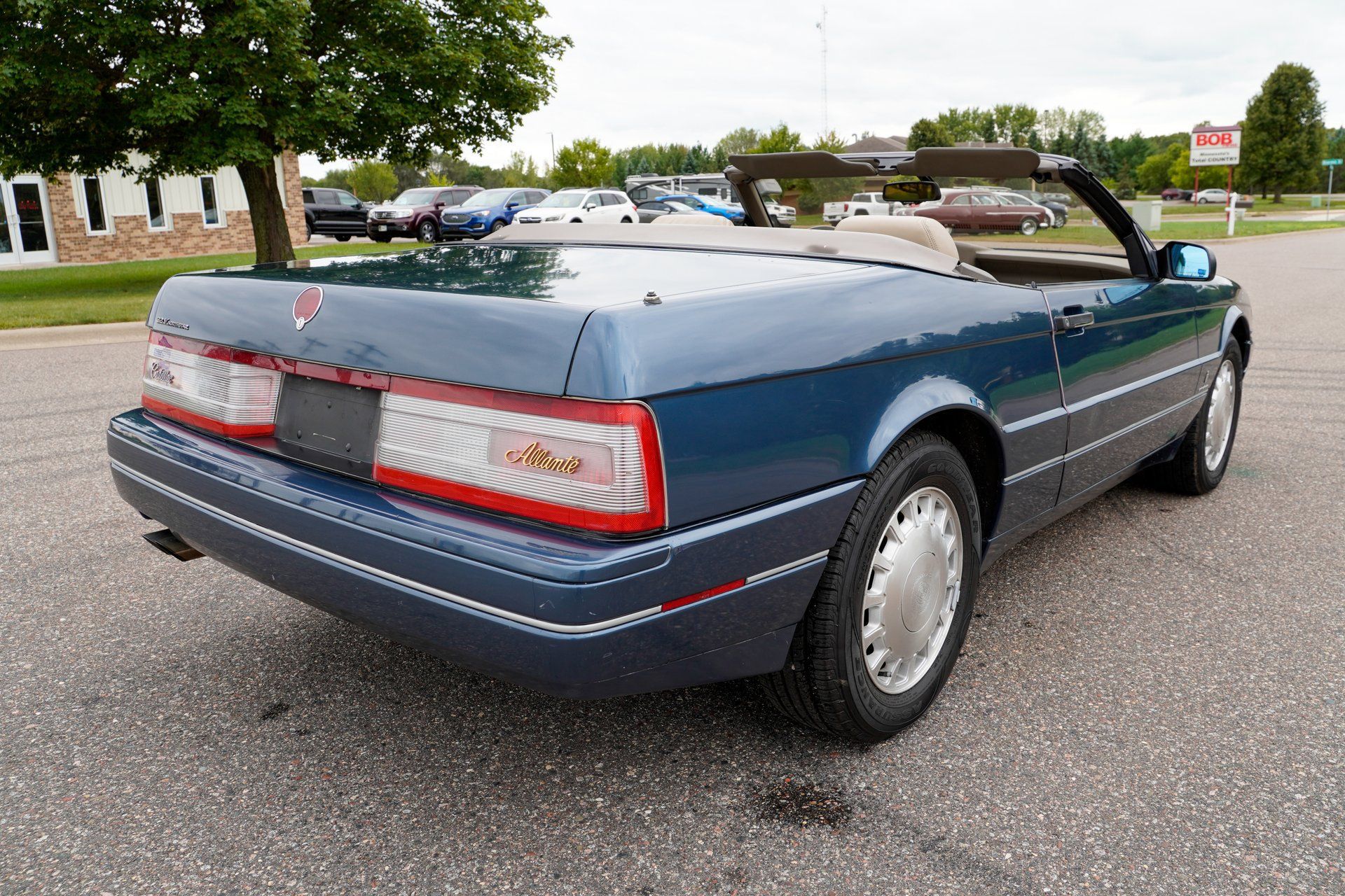 Used 1993 Cadillac Allante FWD image 4