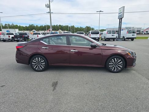 Used 2025 Nissan Altima 2.5 SV FWD image 6
