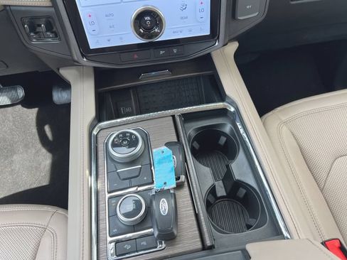 Used 2023 Ford Expedition Limited AWD/4WD image 26