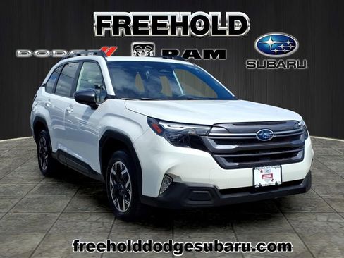 Certified 2025 Subaru Forester Premium AWD/4WD image 1