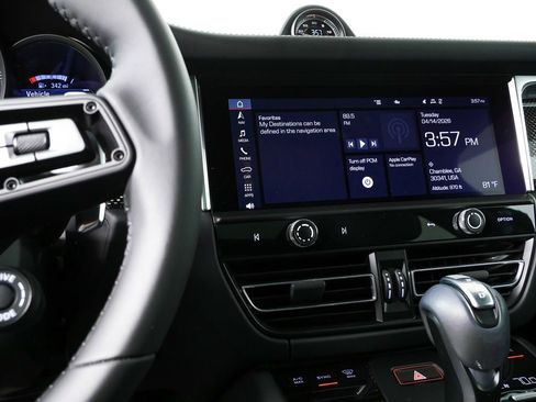 Certified 2025 Porsche Macan GTS image 13