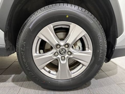 Used 2025 Toyota RAV4 XLE AWD/4WD image 25