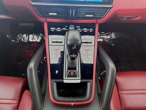 Certified 2023 Porsche Cayenne image 14